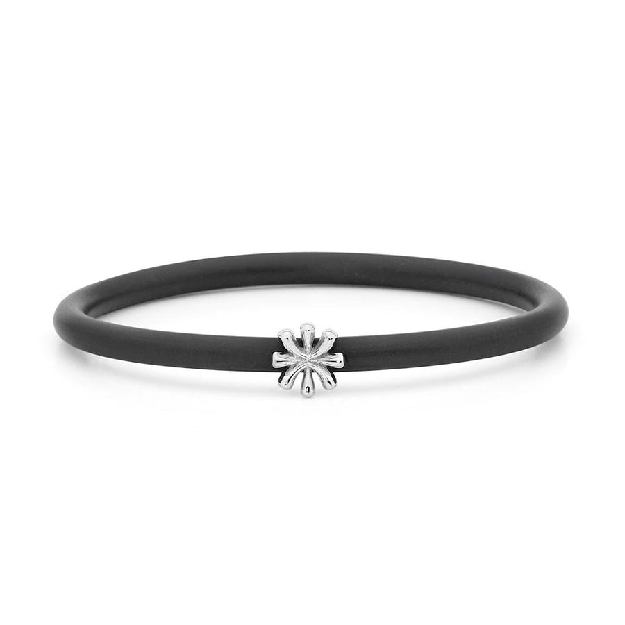 18ct White Flower Gold Bangles Perth jewellery stores perth perth jewellery stores australian jewellery designers online jewellery shop perth jewellery shop jewellery shops perth perth jewellers jewellery perth jewellers in perth diamond jewellers perth