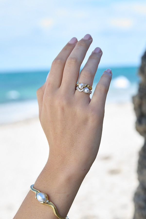 Interlocking Seedless Pearl and Diamond Rings